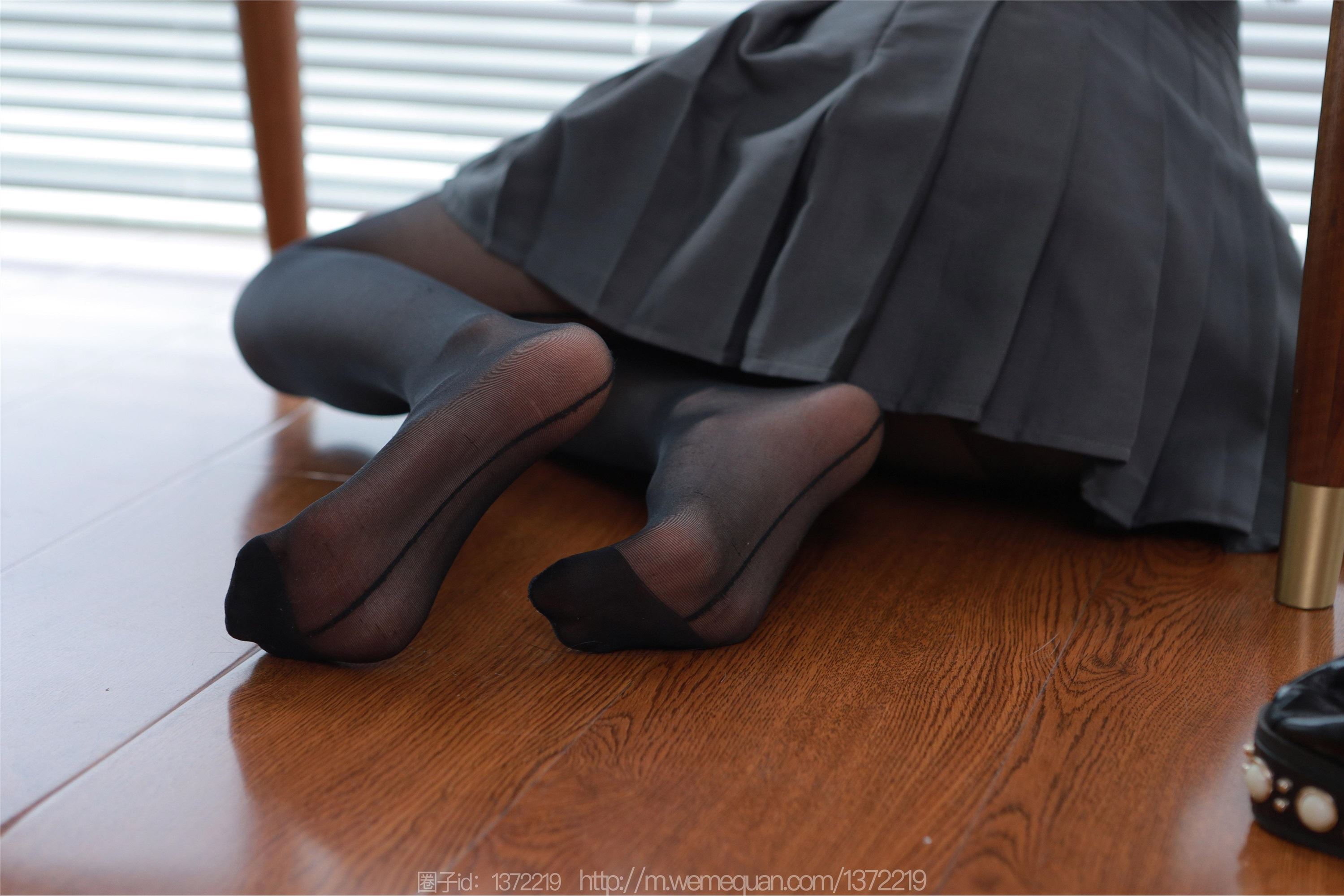 IESS异思趣向  2023.09.18 丝享家 1536 团团《长腿百褶裙》